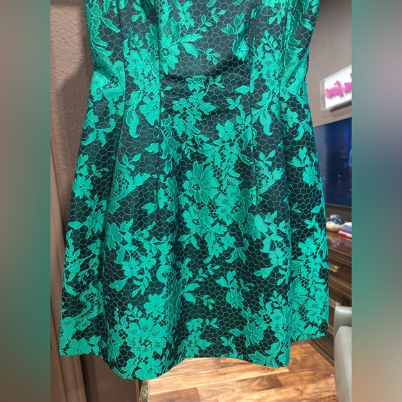 Alexia Admor Black and Green Floral Lace Mini Dress - Picture 2 of 9